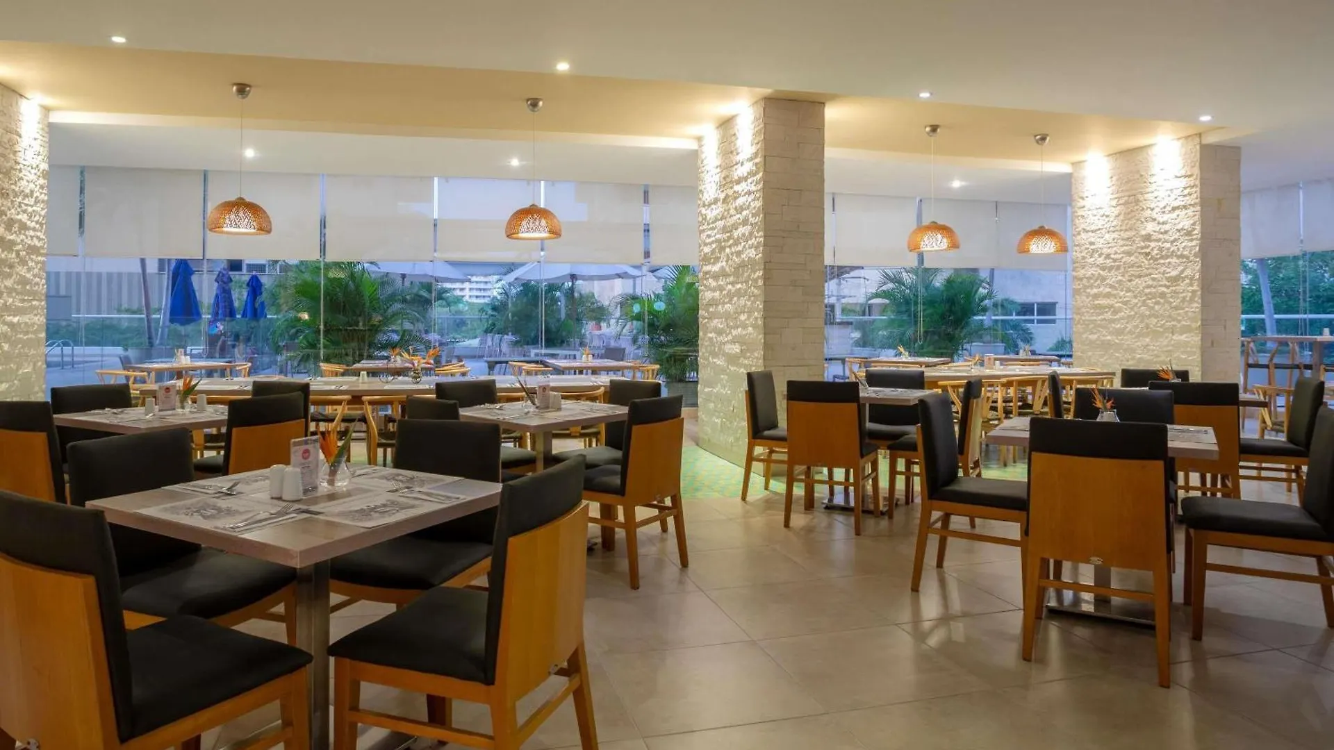 Отель Mercure Santa Marta Emile